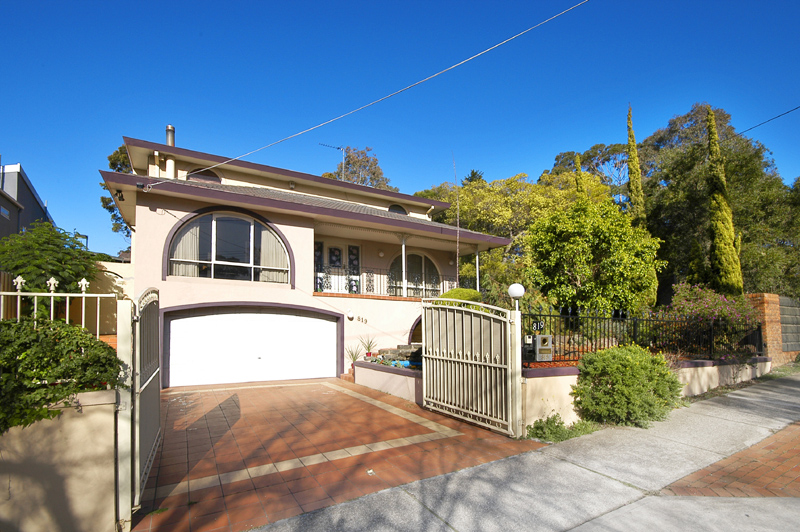 A Full House Picture 1