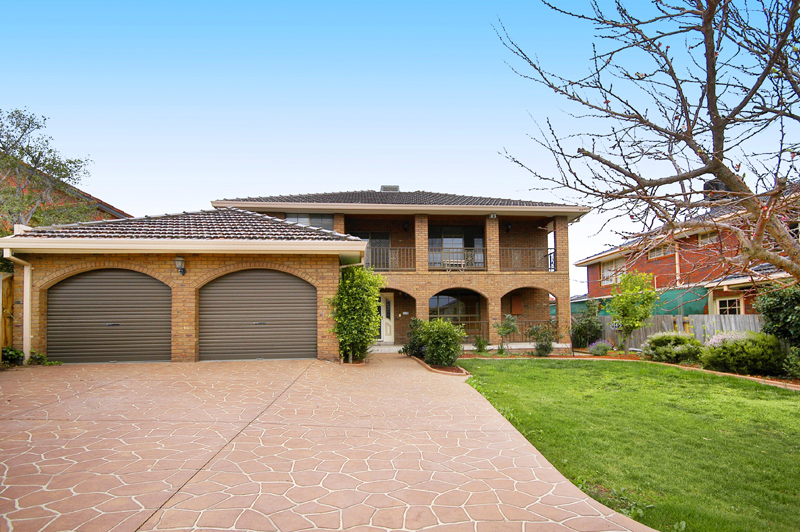 Family Proportions - 5 bedrooms + study Picture 1