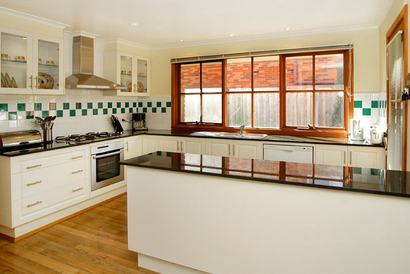 Bright, Modern and Spacious Picture 3