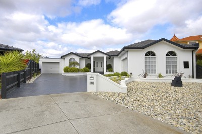 Light Filled Modern Living Picture Light Filled Modern Living Picture