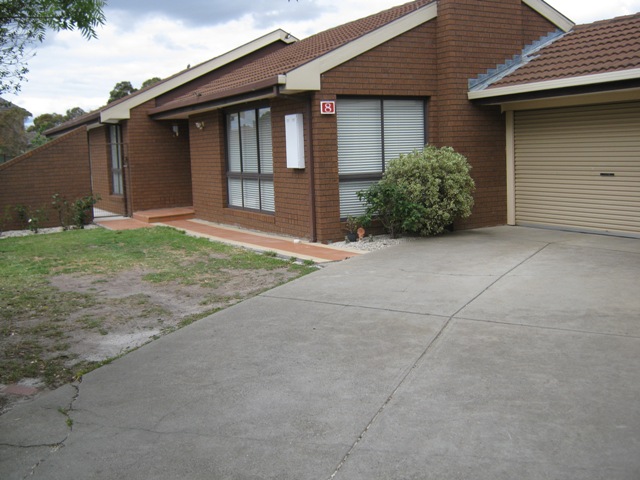 Bright and Clean In an excellent Location Picture 1