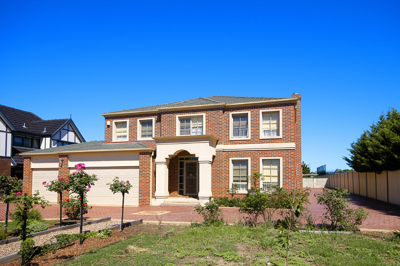 A Grand Home of Family Proportions Picture 1