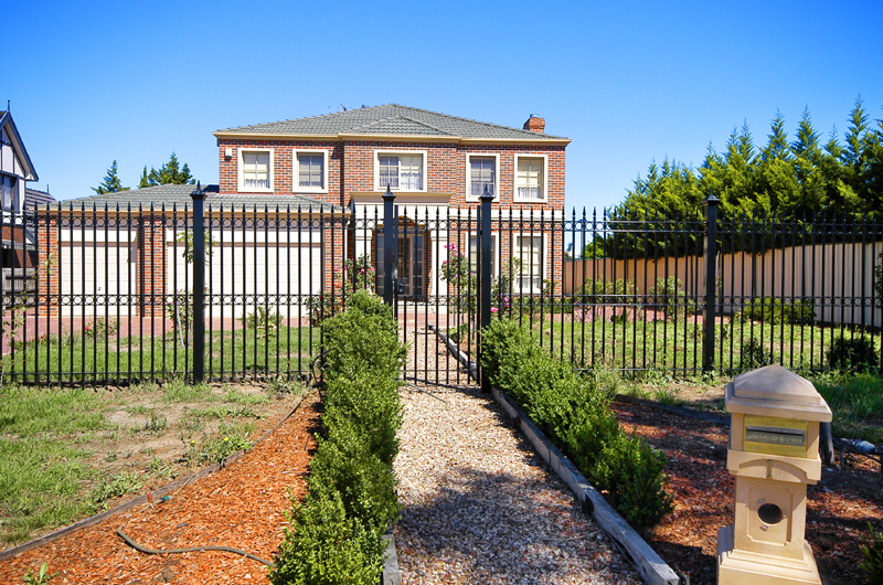 A Grand Home of Family Proportions Picture 2