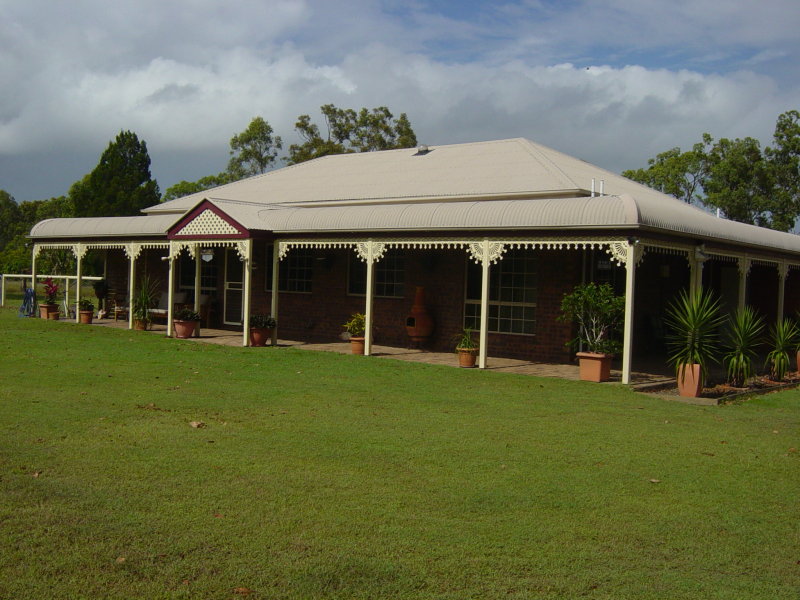 RARE FOUR ACRE ABSOLUTE BURRUM RIVERFRONT WITH DUAL LIVING Picture 1