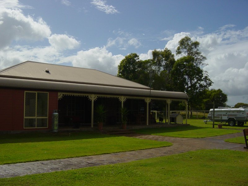 RARE FOUR ACRE ABSOLUTE BURRUM RIVERFRONT WITH DUAL LIVING Picture 2