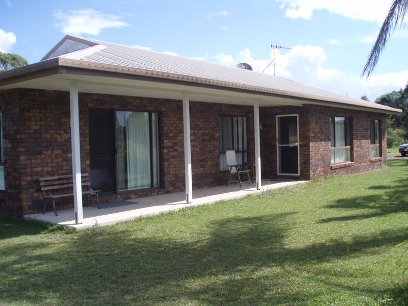 Country Lifestyle Minutes from City Picture 1