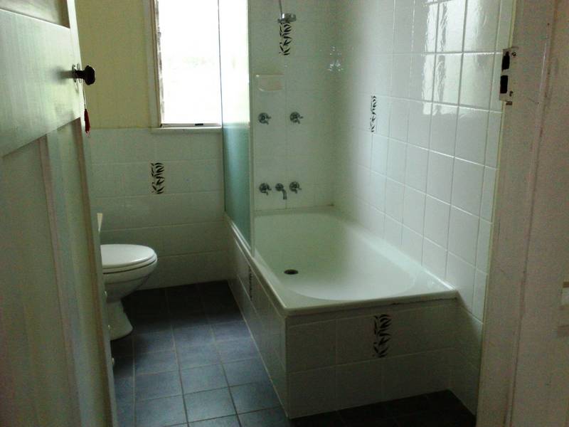 Great Location & Priced to Sell Picture 3