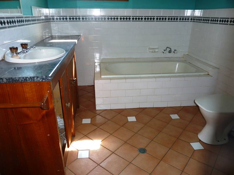 40 Acre Residence & Home Business Picture 3