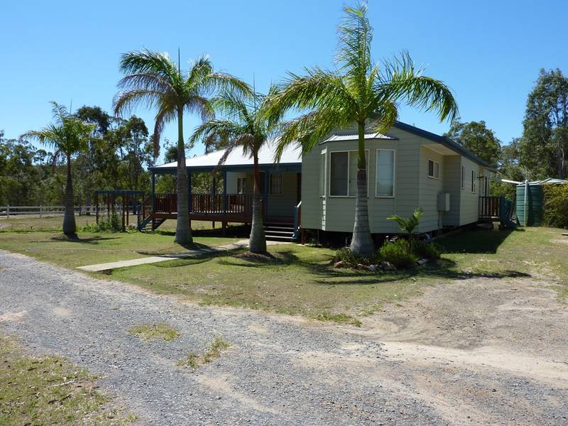 Prominent Country Homestead on 5 Acres - Must Be Sold! Picture 1