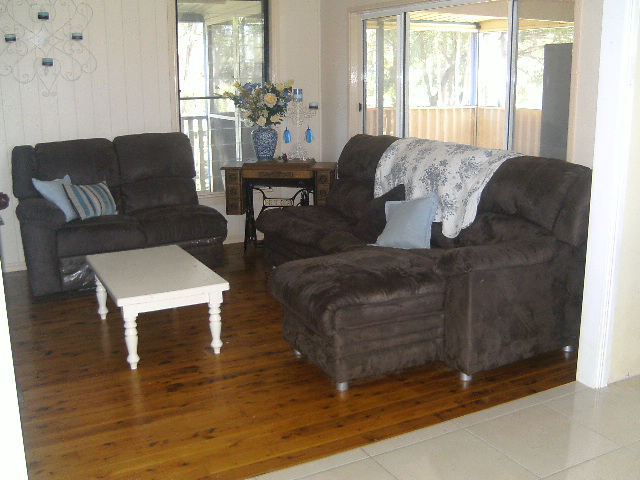 Modern Home on Half an Acre! Picture 3