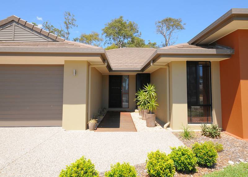 Awesome Stylish Residence Within Reach of the Beach! Picture 2