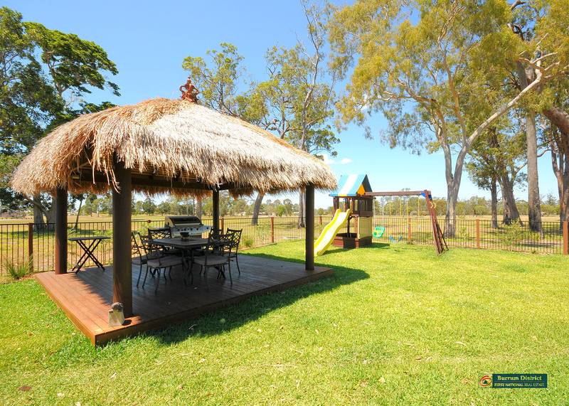 Awesome Stylish Residence Within Reach of the Beach! Picture 3