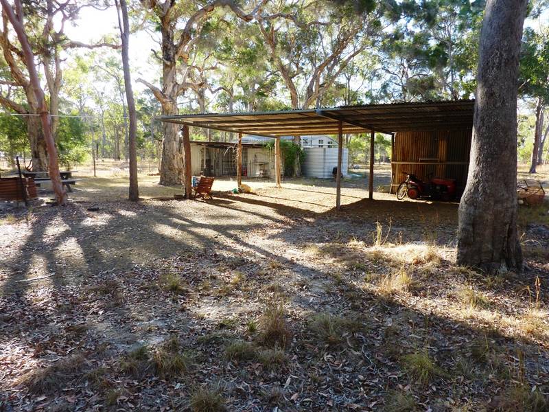 10 Acres plus Shed / Holiday Home Picture 2