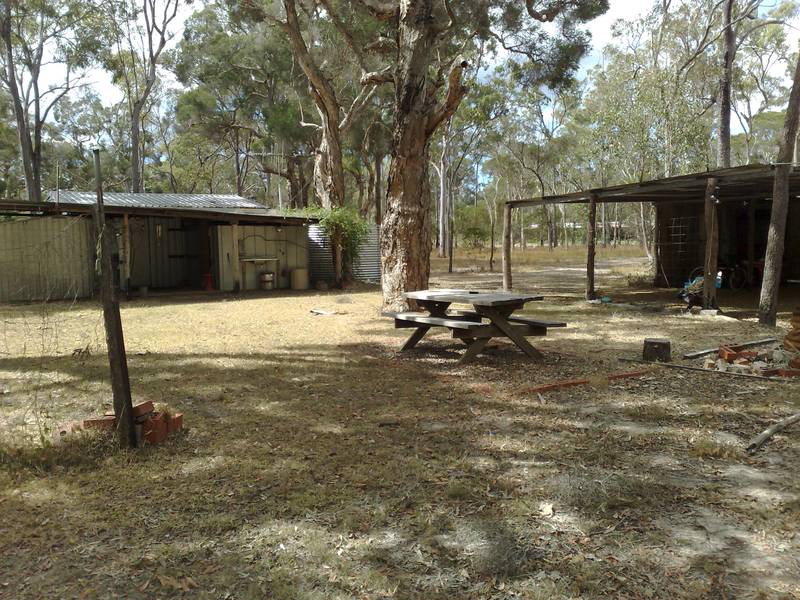 10 Acres plus Shed / Holiday Home Picture 1