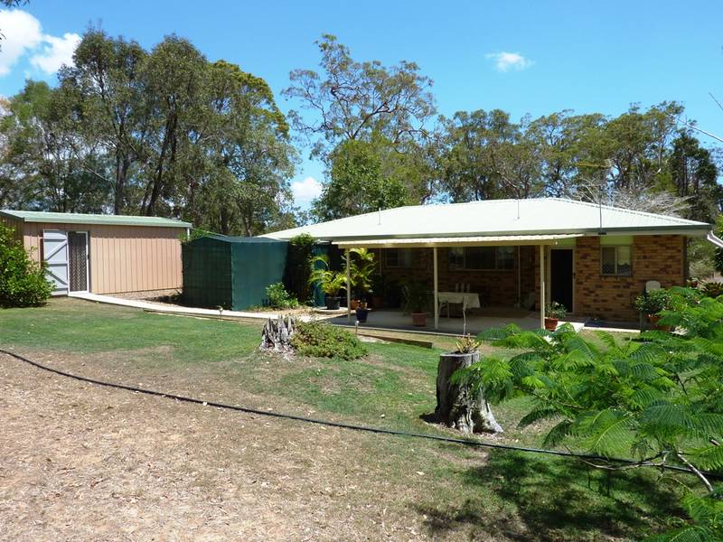 5 ACRE LIFESTYLE CLOSE TO THE BEACH Picture 1