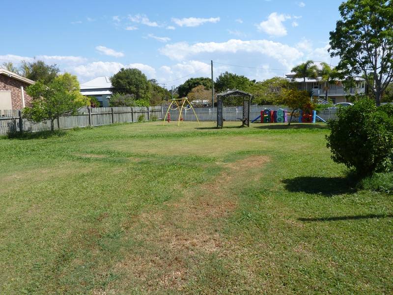 Family Haven - Walk to Everything on Half an Acre! Picture 3