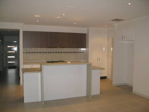 Modern 4 Bedroom home with study Picture