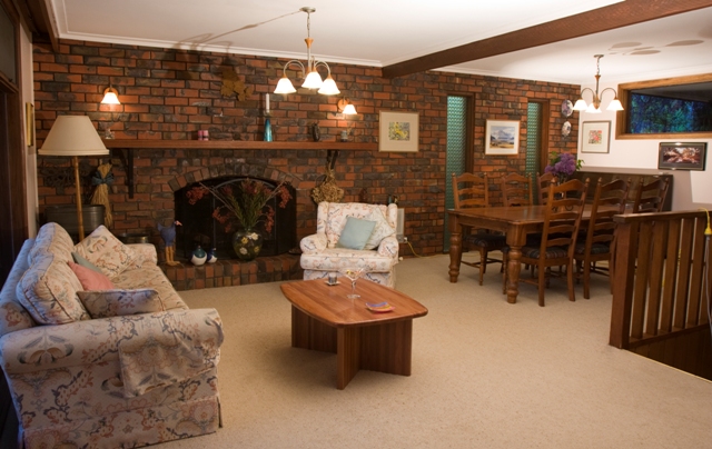 Enjoy the pool in a tranquil garden setting Picture 3