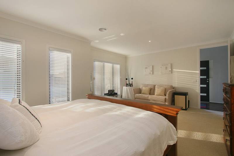 Live in the Lapse of Luxury Picture 3