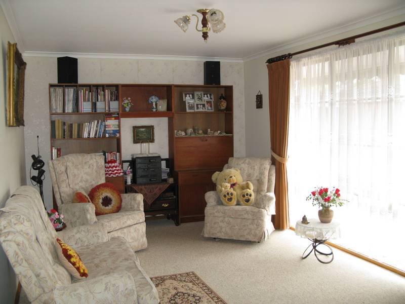 Sell the car and walk to everything! Picture 3