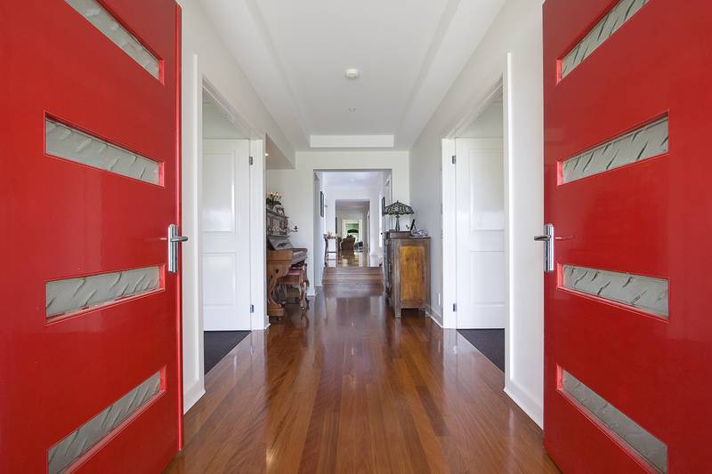 Splash around in King Sized Comfort Picture 2