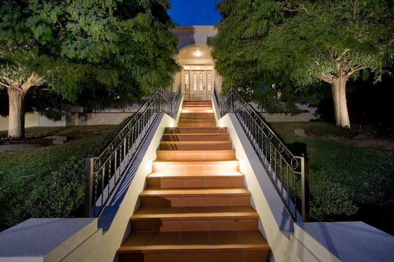 A Home of Distinction Picture 1