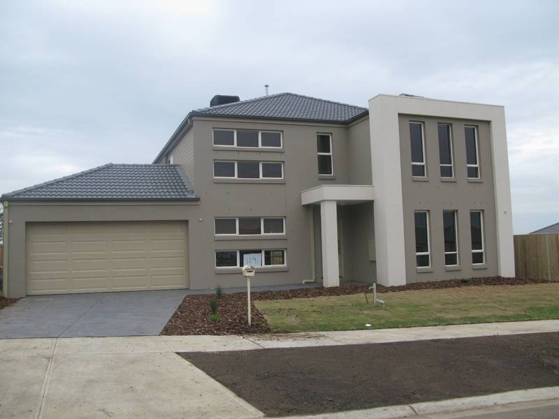 Brand new 4 Bedrooms with spacious living areas Picture 3