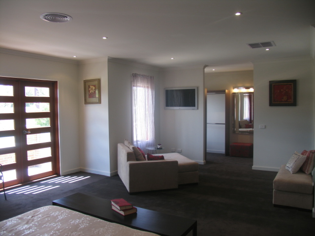 Are You Looking For Modern Living Spaces with an opportunity for a 7% Leaseback? Picture 2