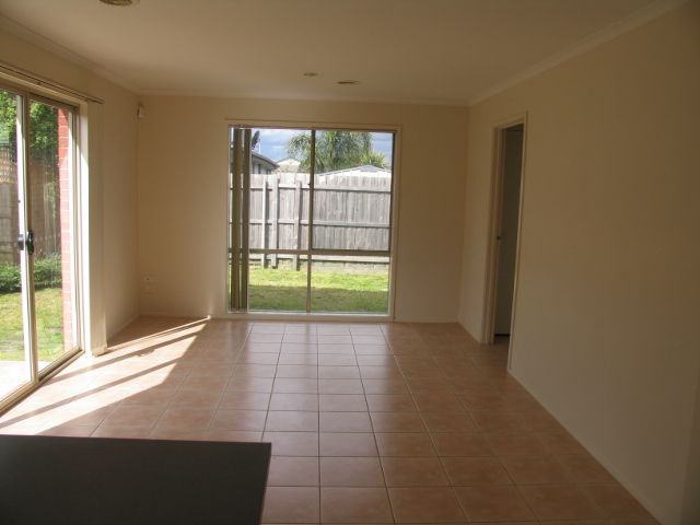 Neat and tidy compact home Picture 3