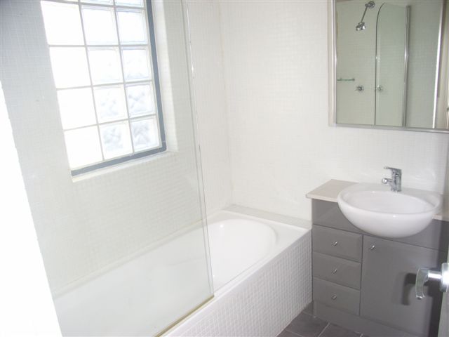 Just a stroll to the beach! Picture 3