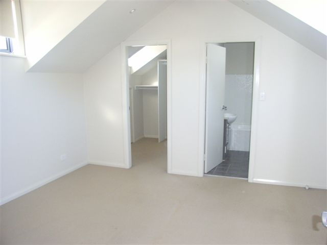 Just a stroll to the beach! Picture 2