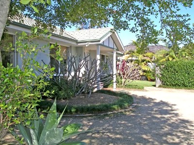 Excellent Single Level Beach Style Home Picture