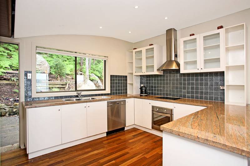 Luxury Living with Pittwater Views Picture 3