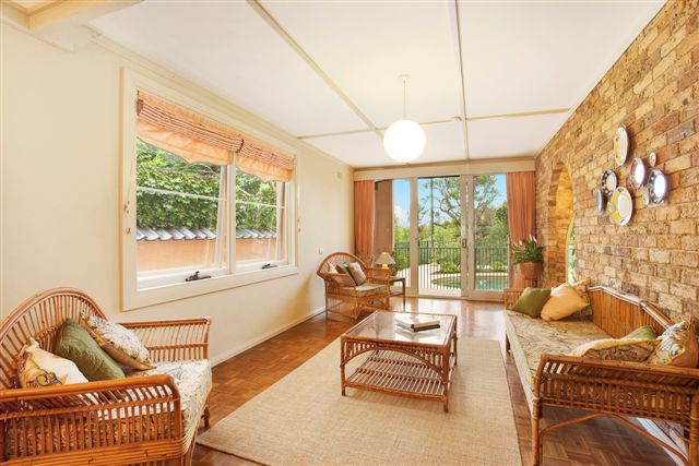 What a location!...with huge double garage Picture 1