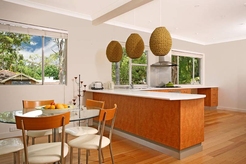 Stylish Home - Close to everything! Picture 3