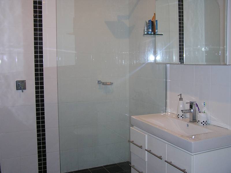 Situated in a lovely quiet cul de sac Picture 3