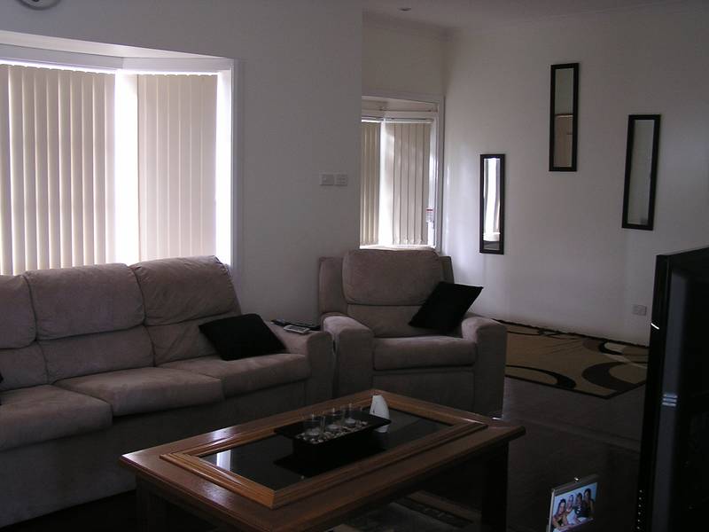 Situated in a lovely quiet cul de sac Picture 2