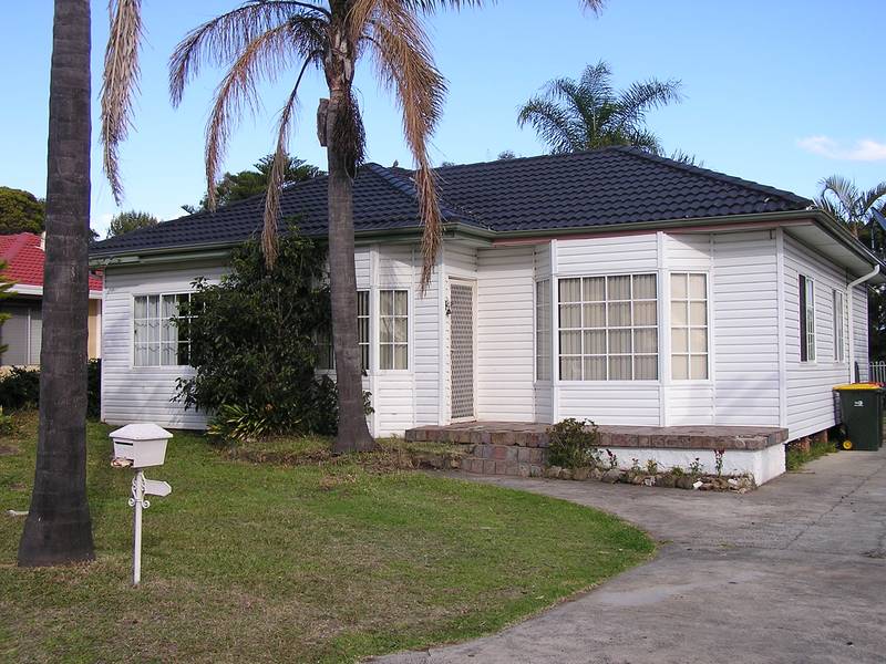 Situated in a lovely quiet cul de sac Picture 1