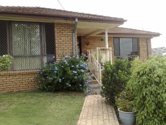 DRESS CIRCLE POSITION Picture 1