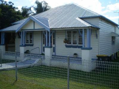 OLD WORLD CHARM ON A BIG BLOCK Picture