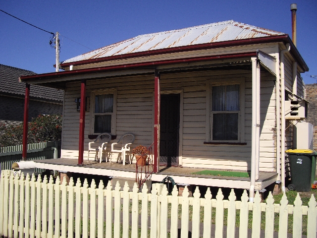 COTTAGE CUTIE Picture 1