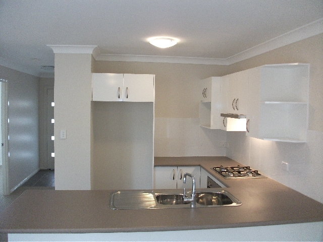 BRAND NEW LUXURY VILLA Picture 2