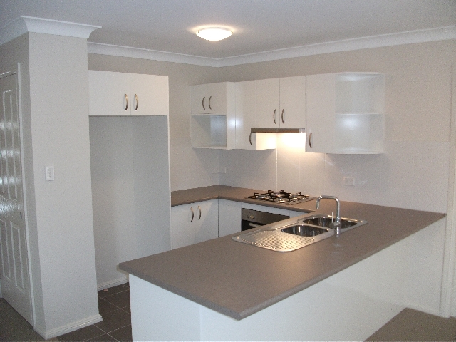 BRAND NEW LUXURY VILLA Picture 1