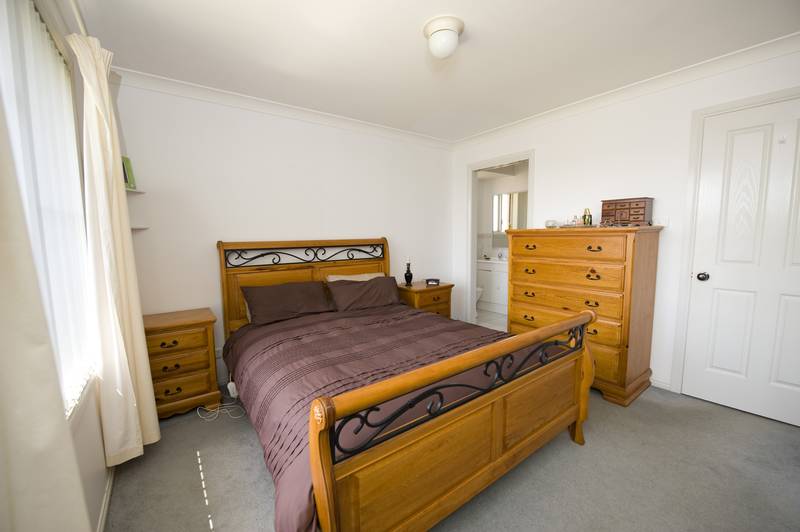 Live in or rent, the choice is yours! Picture 3
