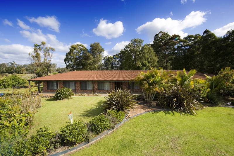 Great location in Wauchope town, on almost 4 acres Picture 1