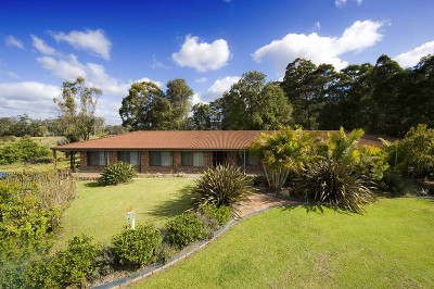 Great location in Wauchope town, on almost 4 acres Picture Great location in Wauchope town, on almost 4 acres Picture