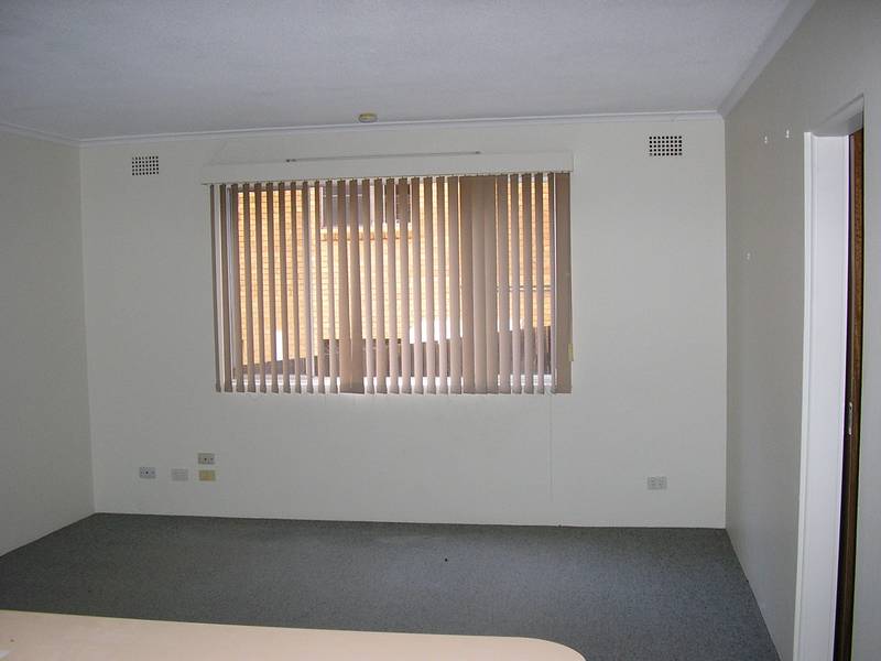 CLOSE TO EVERYTHING Picture 2