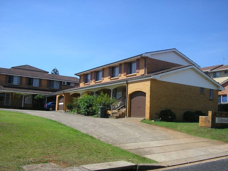 Renovated Townhouse! Picture 1