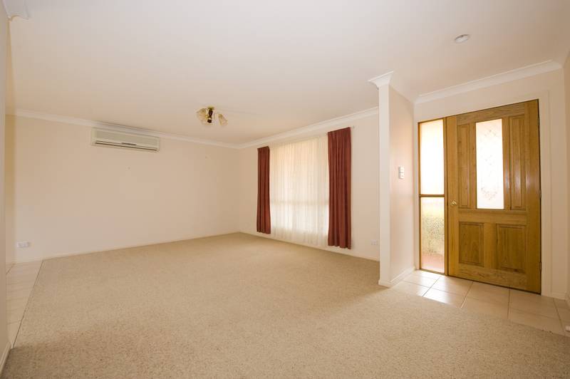 Maintenance Free Living in Central Location Picture 2