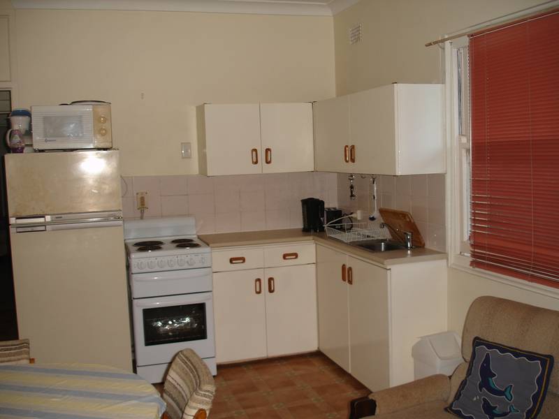 FURNISHED UNIT AT FLYNNS BEACH Picture 2
